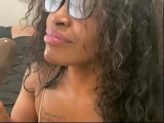 ASHEMALETUBE @ A Man With A Large Buttocks And No Previous Experience With Sex Uses A Dildo For The First Time